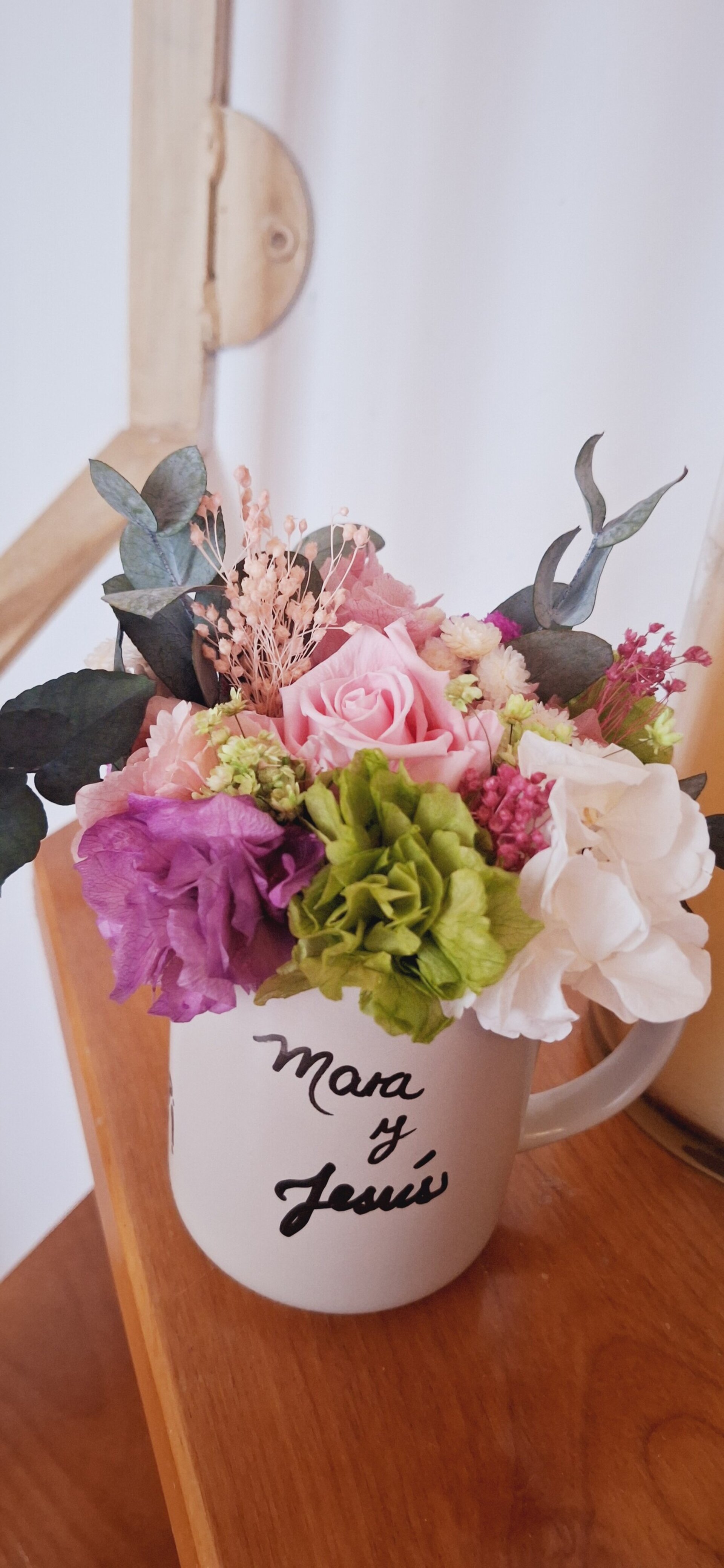 TAZA CON FLORES PRESERVADAS - 1